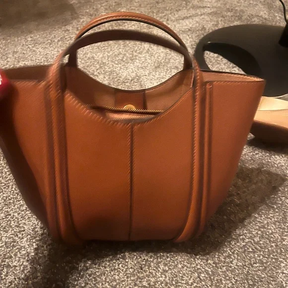 Elegant Brown Leather Handbag - Picture 1 of 4